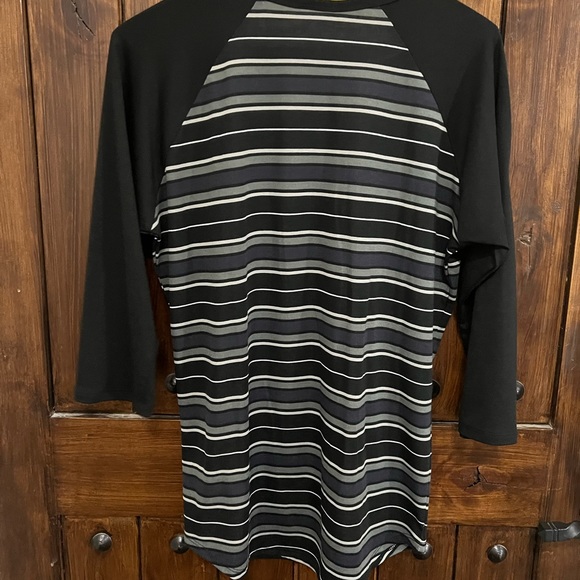 Lularoe Randy Tshirt - Picture 2 of 4